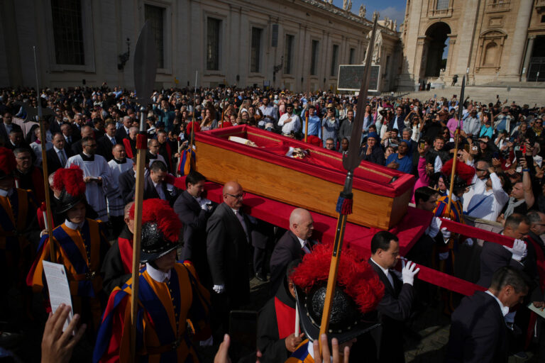 23int-pope-procession-wlfh-superJumbo
